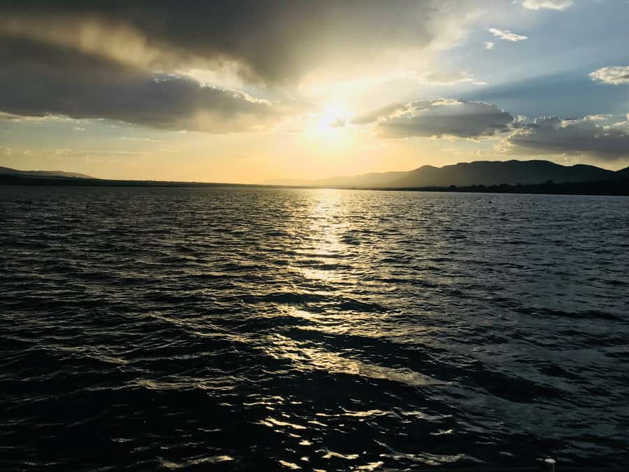 Hartbeespoort: 2-Hour Dam Cruise with South African Food - South African Finger Foods at Sea