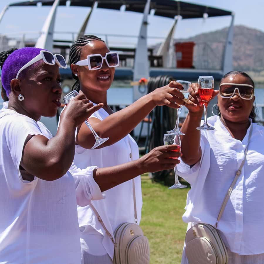 Hartbeespoort Dam: 1 Hour Standard Scenic Boat Cruise - Caribbean Estate, Kosmos, and the run toward the dam wall