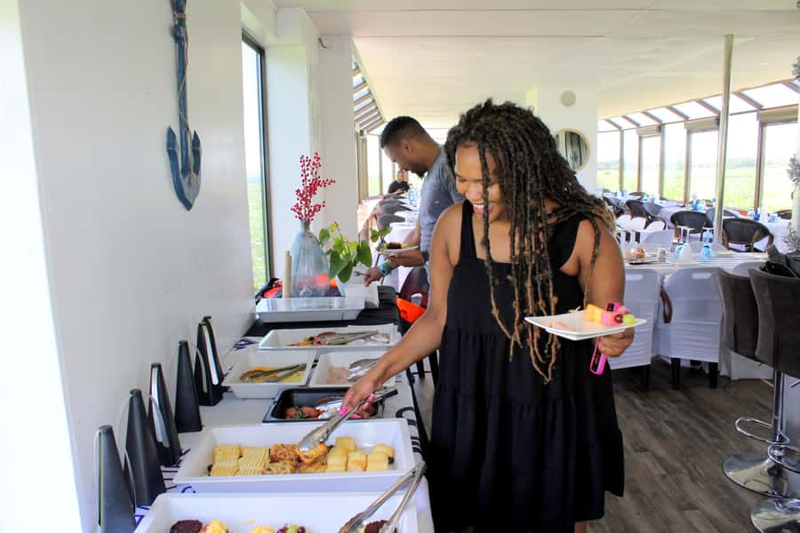 Hartbeespoort Dam: The Luxury Alba Boat Cruise with Food - Yacht club, zoo, and the dam wall