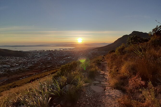 Hiking Lion's Head for sunrise, coffee & hotel Pick-up & Drop off - What happens in the dark first 30 minutes