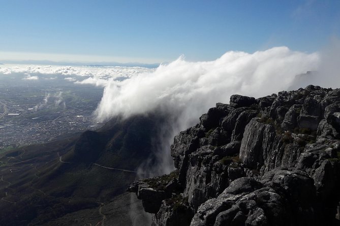 Hiking Table Mountain via Kasteels Poort Morning Hike - Starting at Kloof Nek above Cape Town