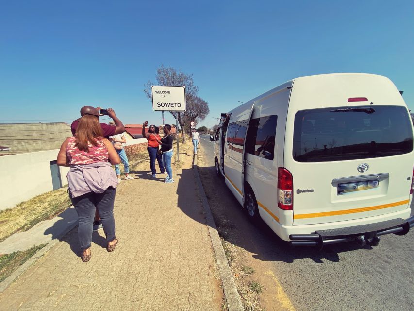 Jo'berg in 1 Day: Soweto, Apartheid Museum & City Tour - Guides, Group Size, and the Overall Pace