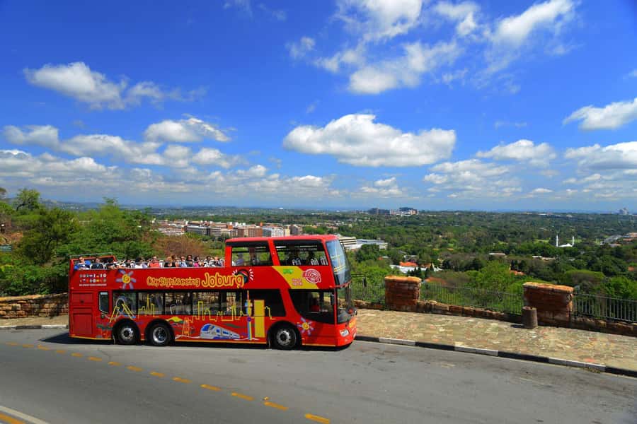 Johannesburg: Hop-On Hop-Off Bus with Optional Soweto Tour - What the open-top bus does well
