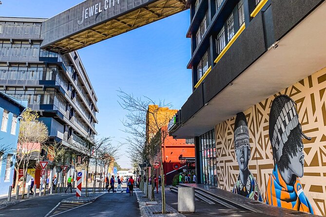 Johannesburg: Maboneng Street Art & Culture Tour - Johannesburg’s difficult past, explained through art