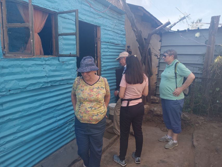Johannesburg: Soweto History Tour with Hotel Pickup - Lunch at Samkunzi or Chad Pozi
