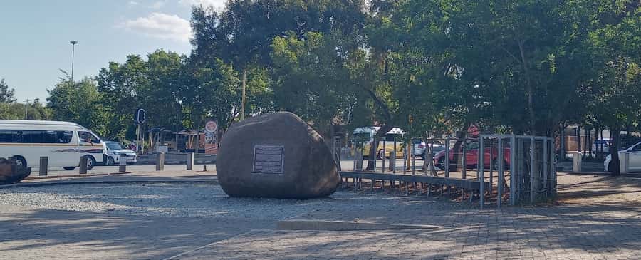 Johannesburg: Soweto History Tour with Hotel Pickup - From Johannesburg to the FNB Stadium