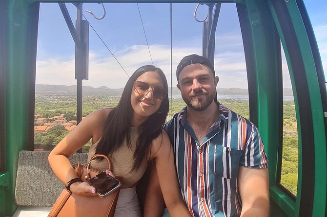 Johannesburg: Wine Tasting and Cableway Half Day Tour - The drive to Indaba Hotel