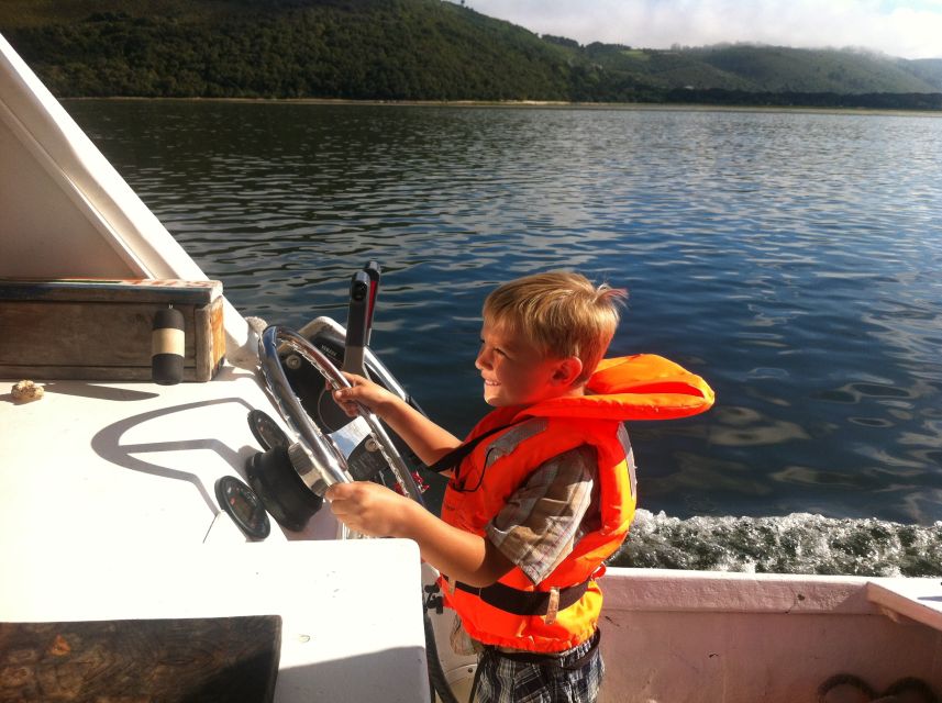 Knysna Lagoon: Boat Cruise with Oyster & White Wine Tasting - The oyster lesson and tasting