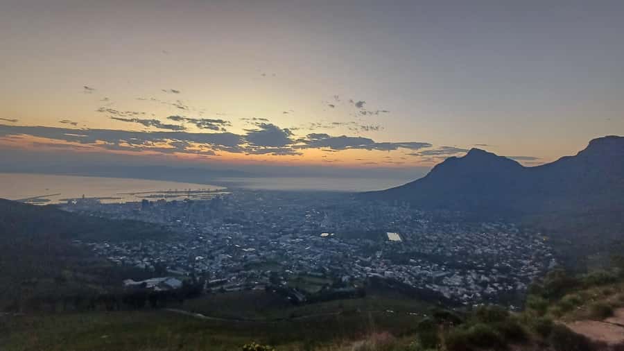 Lion's Head: Hike with a registered hiking guide - Sunrise at the summit and the Cape Town panorama
