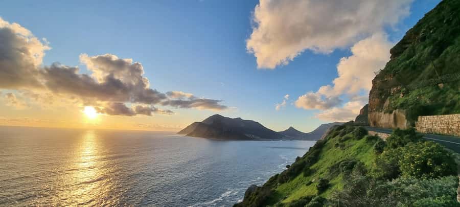 Luxury Cape of Good Hope & Penguin Tour - Hout Bay and the return toward Cape Town