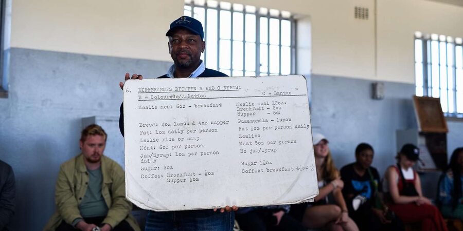 Pre-Booked: Robben Island, Bo-kaap & Table Mountain Tour - Lunch at Seven Colours Eatery