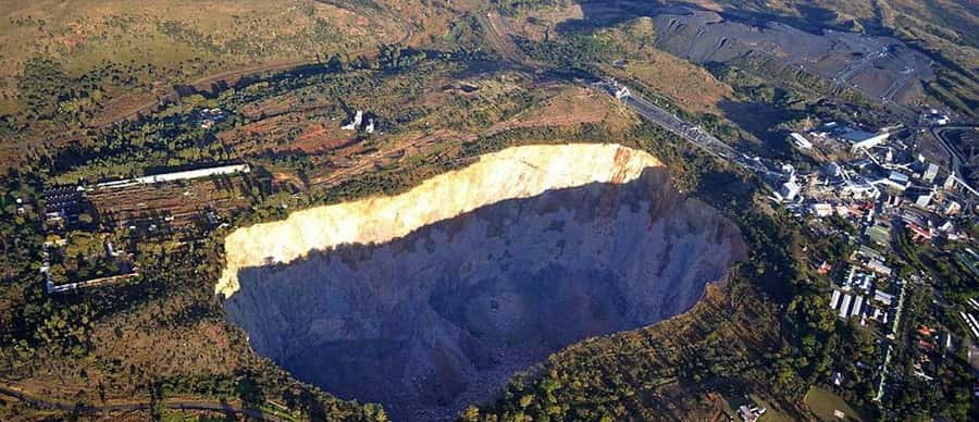 Pretoria: Cullinan Surface Diamond Mine Walking Tour - Seeing the shaft and the big hole