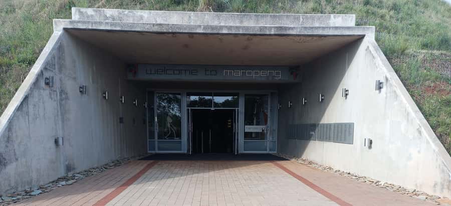 Pretoria/Sandton: Cradle of Humankind & Sterkfontein Caves - Maropeng Visitor Centre: start with the very big picture