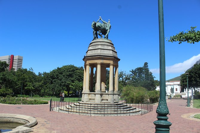 Private Cape Town City Tour Table Mountain + Cable car ticket H/D - Castle of Good Hope and forced removals