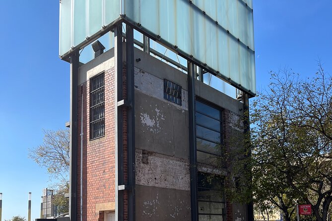 Private Tour in Constitution Hill - The drive through Johannesburg’s northern suburbs