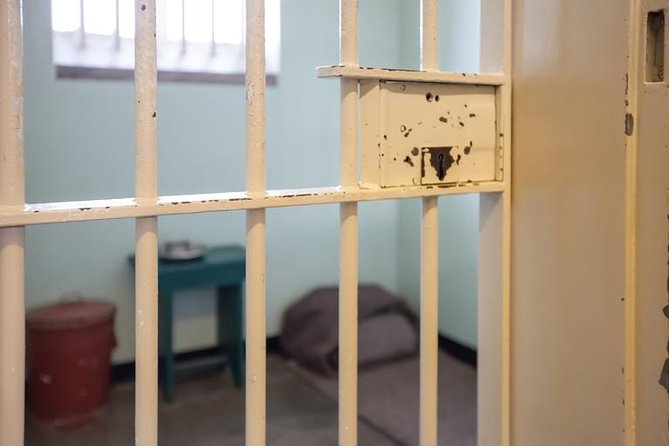 Robben Island Tour - Hotel Pick-Ups & stops at interesting places pre/post tour - Why the early start matters at Mandela Gateway