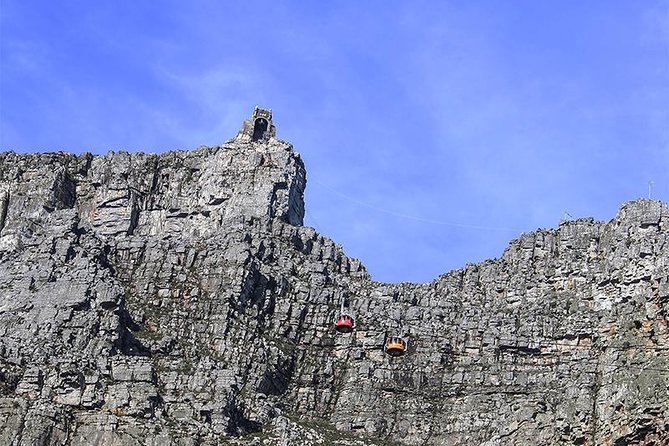 Robben Island Tour & Table Mountain guided Tour - The handoff between two guide teams