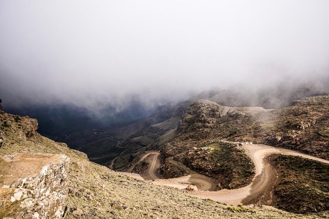Sani Pass Tour into Lesotho from Underberg and Himeville - Hairpin bends and the climb to the border