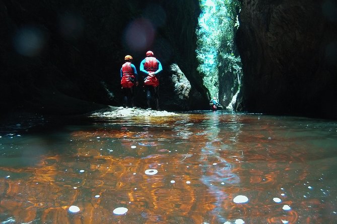 Short Canyoning Trip in The Crags - The five-minute ride to the river gorge