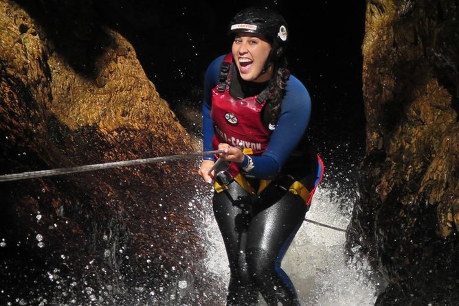 Short Canyoning Trip in The Crags - Swimming and hiking through freshwater pools