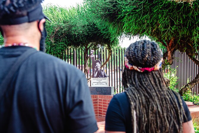 Soweto Walking Tour with Lunch - Orlando Towers and a proper kota lunch