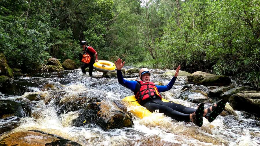 Stormsrivier: Green Route Tubing and Paddle-Boarding Tour - Walking over rocks with your tube