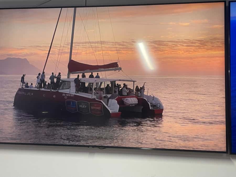 SUNSET BOUT CRUISE- Waterfrnt Cape Town (Hotel pickup incl.) - The best part comes after the sun drops