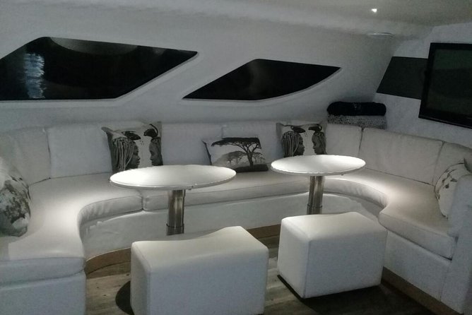 Sunset & Champagne Cruise for 2 pax on TIGGER 2 ( Guaranteed departure ) - Setting out from the V&A Waterfront at 6:00 pm