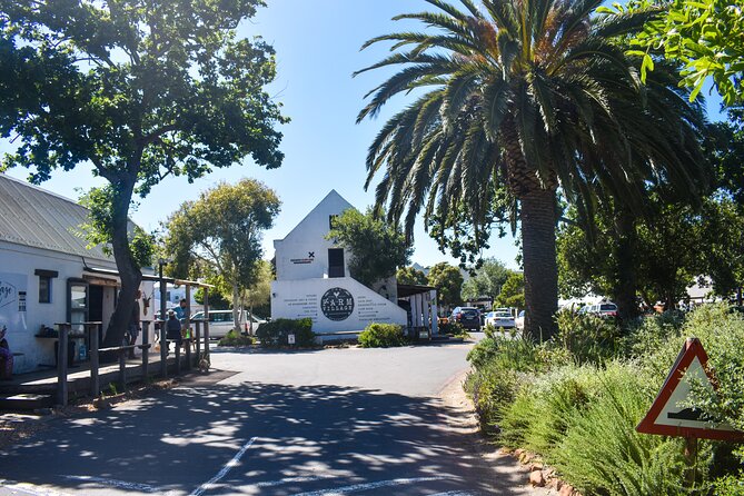 Table Mountain, Boulders Penguins & Cape point Private Day Tour - The old lighthouse requires a choice