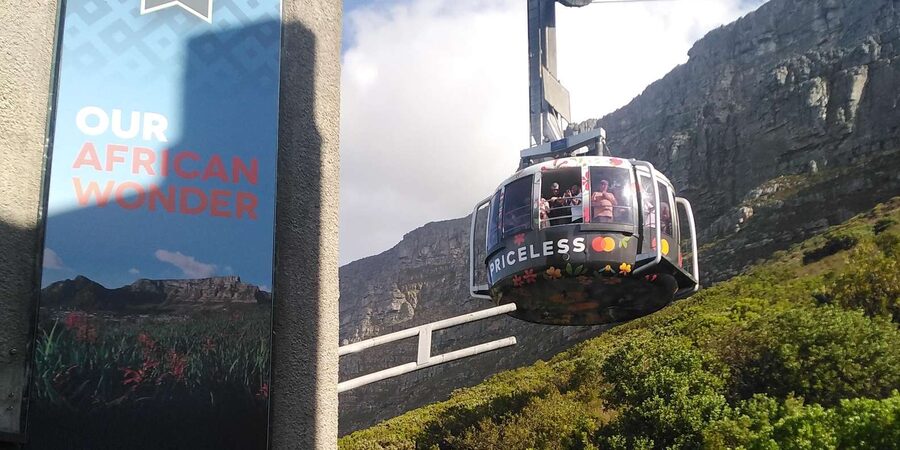 TABLE MOUNTAIN CABLE CAR EXPERIENCE WITH RESERVED TICKETS - Guide Quality and Language Choices
