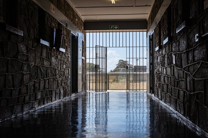 Table Mountain & Mandela Freedom Full Day Tour - A short pause at the V&A Waterfront
