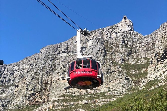 Table Mountain & Mandela Freedom Full Day Tour - Table Mountain rises 1,089 metres above the city