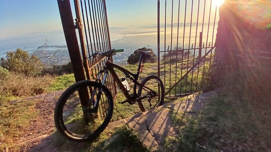 Table Mountain: Mountain Biking to Constantia Wine Estate - What the $303 price covers