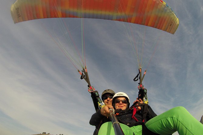 Tandem Paragliding Cape Town Experience TABLE MOUNTAIN PARAGLIDE - The flight over Cape Town to Sea Point