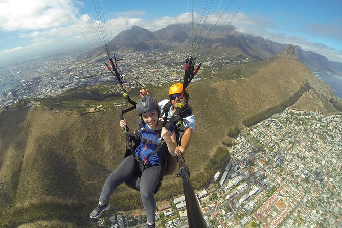 Tandem Paragliding Flight - Meeting at Signal Hill Road