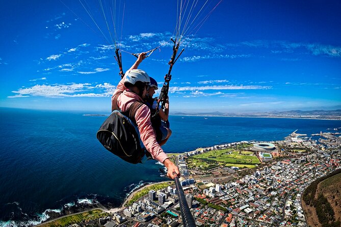 Tandem Paragliding in Cape Town with views of Table Mountain - Meeting your instructor at Signal Hill