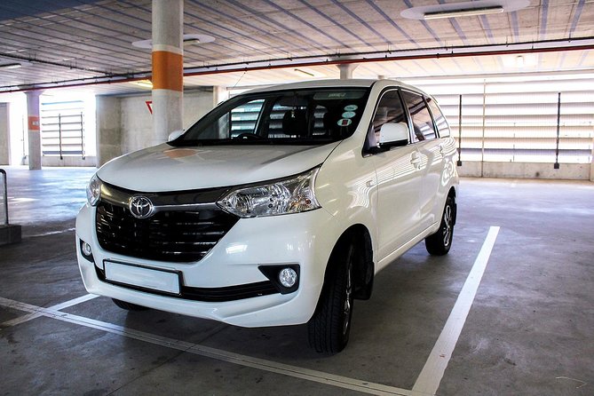 Transfer from Cape Town City Center to Cape Town Airport - The vehicle, driving, and airport arrival